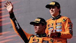 F1, tutti contro Piastri e la scelta di far passare Norris: i fischi di Monza e le critiche di Ecclestone e Wolff