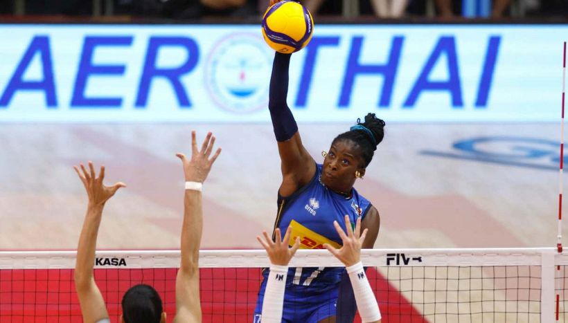 Myriam Sylla, l'addio all'Italia con polemica: "In Turchia rispettano le giocatrici". Poi la carezza a Velasco e De Gennaro