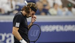 Tsitsipas rivela: ansia, stress e dipendenza dai social dietro il crollo. La scelta estrema per uscire dalla crisi