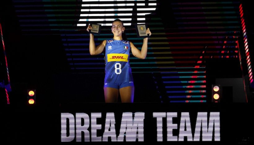 Orro virale in Turchia grazie ai…nonni: tifosi del Fenerbahce pazzi di Alessia nonostante la batosta Mondiale