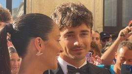 Leclerc a Lecce, è polemica tra privacy e imbarazzo: il gesto di Charles a placare i cori, il web si indigna