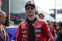 MotoGp, Bagnaia dimentica Misano e guarda al futuro con positività grazie all’aiuto di Stoner: Marquez provato