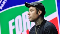 Fedez paragona Sinner a Hitler: l’assurdo e duro attacco del rapper a Jannik scatena la polemica sui social