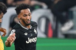 Juventus-Borussia Dortmund, svista di arbitro e Var: il mani del tedesco Anton valeva un rigore per i bianconeri