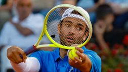 Ahi Berrettini, è subito ko ad Hangzhou: allarme Davis e nuovi dubbi per il futuro. Sonego vince in rimonta a Chengdu