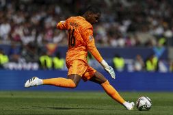 Milan, Kristensen dell'Udinese è il primo obiettivo per la difesa: Allegri ha dato l'ok, ma Maignan è un caso