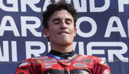 Marquez vede il titolo ma voleva ritirarsi, la confessione choc. Marc indica il male di Bagnaia: "Pecco tornerà"