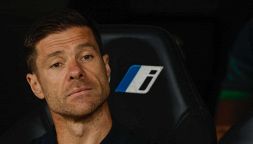 Real Madrid, la stampa spagnola esalta Xabi Alonso e attacca Ancelotti: “Mastantuono fortunato”. Scoppia la grana Vinicius