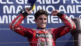 MotoGP, Marquez campione del mondo a Motegi: quanti punti servono a Marc. Intanto Bagnaia balla col kimono