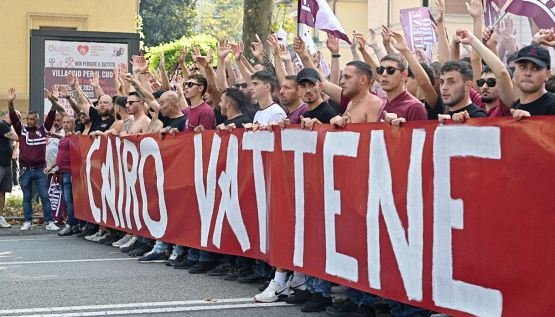Torino, i tifosi alzano il tiro contro Cairo: l’ultima trovata della contestazione al presidente