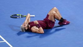 Alcaraz, l’allarme dopo l’infortunio: il dolore urlato al team e il dubbio ritiro con Bergs. A rischio il numero 1