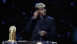 Yamal, prima lo schiaffo di France Football poi lo scandalo sulla vita privata: un giorno da incubo per lo spagnolo