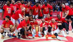 Supercoppa, Olimpia Milano piega Brescia: la gioia di Messina e la dedica ad Armani, ma c’è un Brown che non sorride