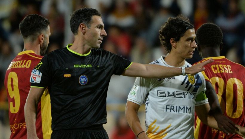 Catanzaro-Juve Stabia, moviola: rosso, rigore revocato e finale surreale al 96’ aspettando il Var