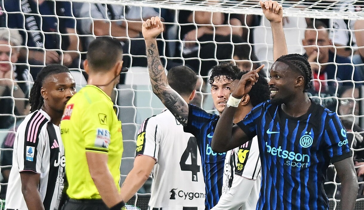 https://wips.plug.it/cips/sport.virgilio.it/cms/2025/09/juventus-inter-risata-marcus-thuram.jpg