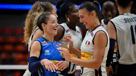 Orro e De Gennaro choc: Alessia torna sull'incubo stalker, Moki riapre le porte alla Nazionale di Velasco