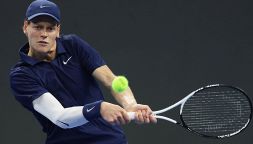 Sinner batte Cilic al 1° turno dell'Atp Pechino 2025 con un doppio 6-2, ora Atmane. La rincorsa ad Alcaraz e al n° 1