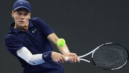 Sinner batte Cilic al 1° turno dell'Atp Pechino 2025 con un doppio 6-2, ora Atmane. La rincorsa ad Alcaraz e al n° 1