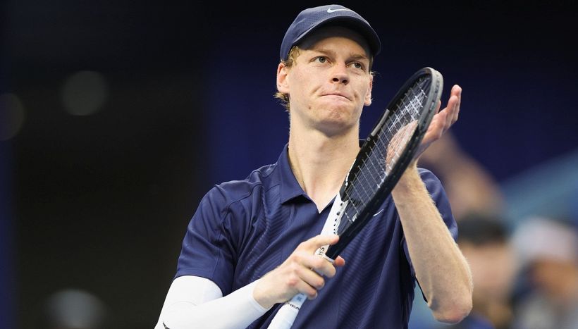 Sinner batte De Minaur, ma è allarme: fastidio al gluteo, crampi e rivelazione choc al fisio, come sta Jannik