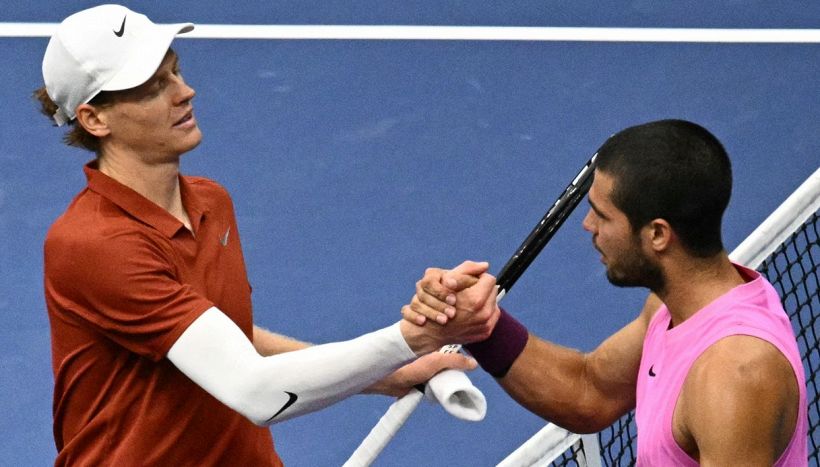 Sinner stroncato da Toni Nadal: "Avrebbe perso comunque da Alcaraz". Bufera sul nuovo look "tamarro" di Carlos