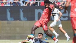 Cagliari-Parma, moviola: una papera di Suzuki, il Var Chiffi e super-Caprile condannano Cuesta