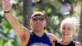 Maradona, l'ex moglie torna a Napoli: ricordi, lacrime e quel gol alla Juve più bello del gol del secolo