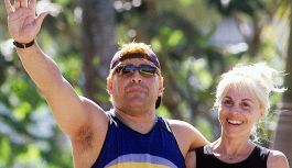 Maradona, l'ex moglie torna a Napoli: ricordi, lacrime e quel gol alla Juve più bello del gol del secolo