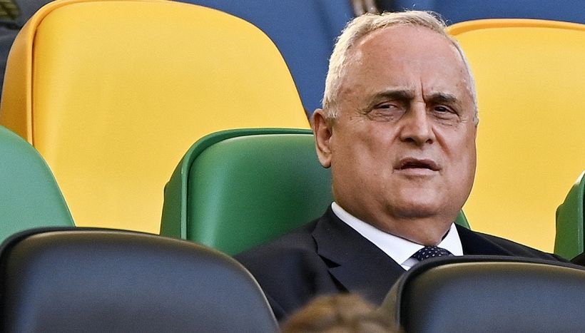 Lazio, Pino Insegno come Tommaso Paradiso: attacco durissimo a Claudio Lotito, tutti contro il presidente