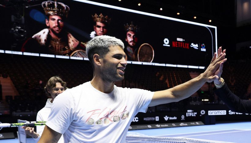 Six Kings Slam, Alcaraz travolge Fritz e vola in finale: Carlos lancia un'altra stoccata a Sinner