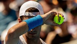 Shanghai, malore per Atmane: si ritira per un colpo di calore, sabato aveva sfidato Sinner. Ed è allarme caldo