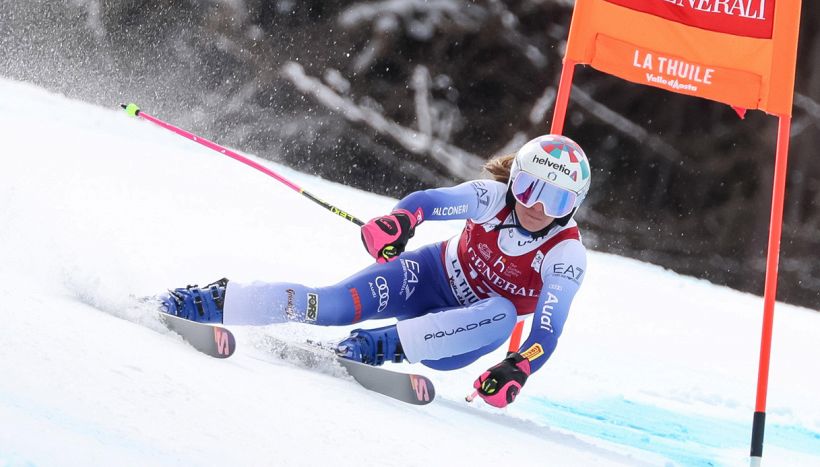 Frattura alla tibia e operazione per Marta Bassino alla vigilia di Soelden, sci in ansia per le Olimpiadi di Milano Cortina