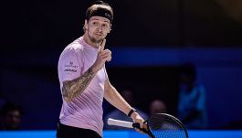 Parigi, nervi tesi tra Bublik e Popyrin: l'australiano fa due net e non si scusa, il kazako vince e lo ignora