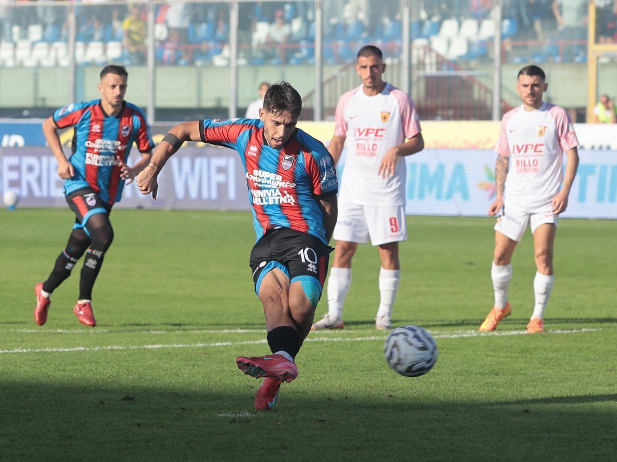 Cicerelli segna il rigore della vittoria in Catania-Benevento 1-0 (LPS)