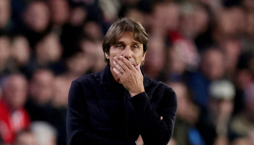 Napoli horror, è crisi. Bufera su Lucca, Beukema e De Bruyne, tifosi contro Conte: “Mercato imbarazzante”