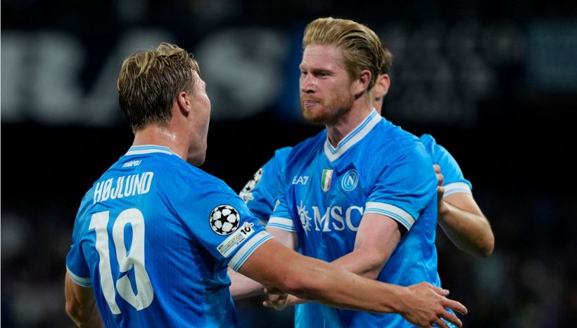 Pagelle Napoli-Sporting 2-1: riscatto De Bruyne, Hojlund è un cecchino. Follia Politano, crisi McTominay