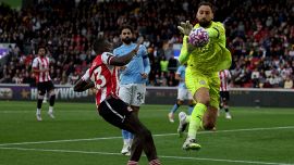 Donnarumma croce e delizia: il Manchester City passa a Brentford, Gigio prodigioso ma rischia la papera al 90'