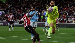 Donnarumma croce e delizia: il Manchester City passa a Brentford, Gigio prodigioso ma rischia la papera al 90'