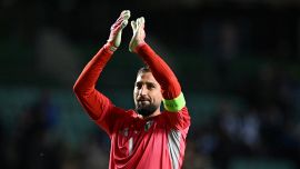 Italia, la papera di Donnarumma è clamorosa: la reazione di Gigio, il gesto di Dimarco e la bufera social