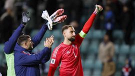 Italia, Donnarumma si consola dopo la papera con l'Estonia: la Premier incorona Gigio, il riconoscimento