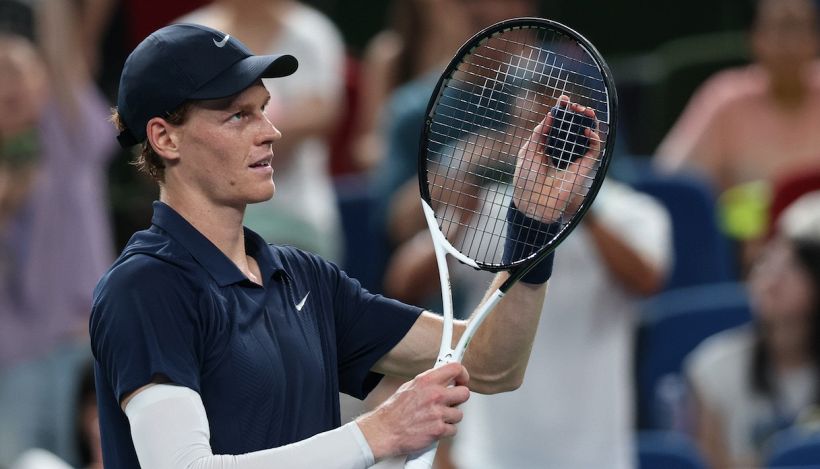 Six Kings Slam, Sinner travolge Tsitsipas e vola in semifinale contro Djokovic