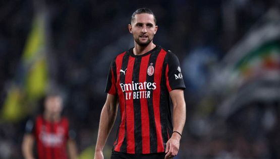 Villarreal-Barcellona a Miami, calciatori spagnoli fermi in campo: per Milan-Como Rabiot è stato anche zittito
