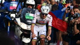 Lombardia, Pogacar riscrive il libro dei record: stacca tutti sul Passo di Ganda e firma uno storico pokerissimo