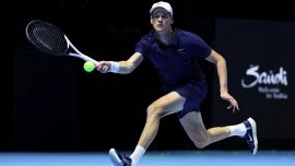 Six Kings Slam, Sinner importunato da un piccolo sceicco: Jannik salvato dalla security. Alcaraz replica alle accuse