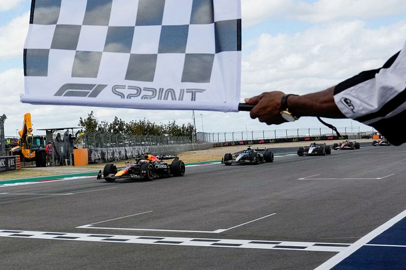 GP Usa Austin: Verstappen vince la Sprint, harakiri Piastri e Norris. Hamilton quarto, Leclerc quinto