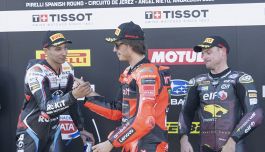 Superbike, Razgatlioglu cade ma si laurea campione del mondo. E prima della MotoGP chiude i conti con Bulega