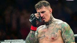 UFC 321, l'assurda serata di Aspinall: ditata negli occhi horror e critiche per la resa. White: 'Seccante riprogrammare il match'