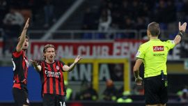 Milan-Pisa, infuria la bufera su Zufferli tra fuorigioco passivi e recupero record. Sui social si grida allo scandalo