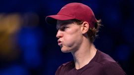 Sinner, altro che pace con Bruno Vespa: sguardo gelido e neanche una parola. L’imboscata de Le Iene e il gesto di Cahill