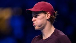 Sinner, altro che pace con Bruno Vespa: sguardo gelido e neanche una parola. L’imboscata de Le Iene e il gesto di Cahill