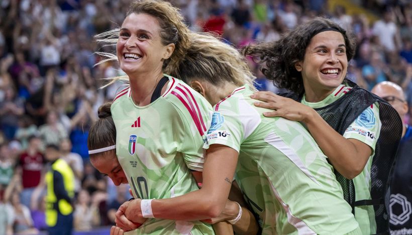 Milano Cortina 2026, i nuovi tedofori in omaggio al movimento femminile con Cristiana Girelli e il ct dell'Italia Soncin